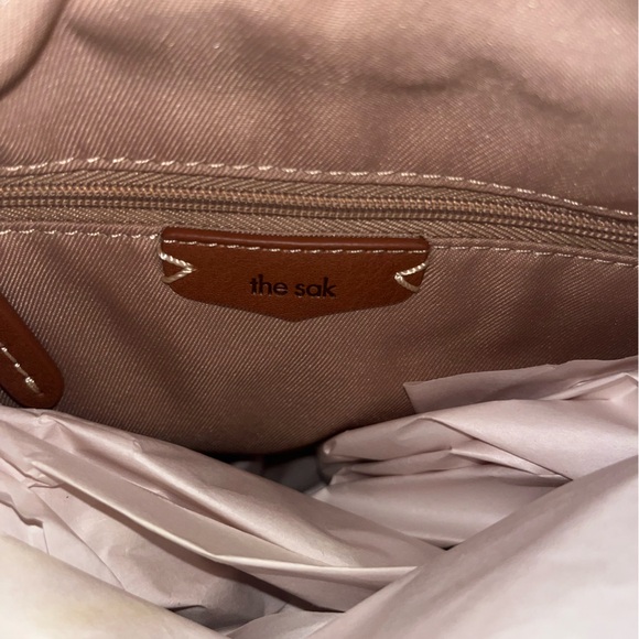 NWT- THE SAK Black Pebbled Leather IRIS Zip Shoulder Bag Crossbody - Picture 6 of 9